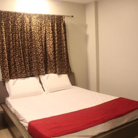 Hotel Lakshmi Grand Visakhapatnam Oda fotoğraf