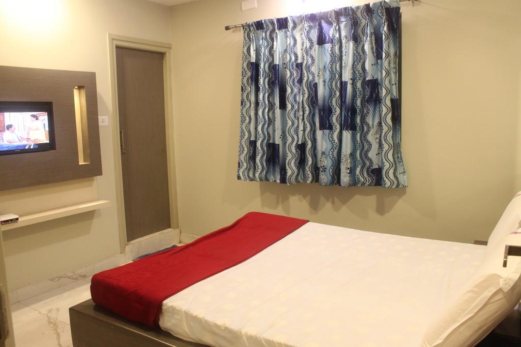 Hotel Lakshmi Grand Visakhapatnam Oda fotoğraf