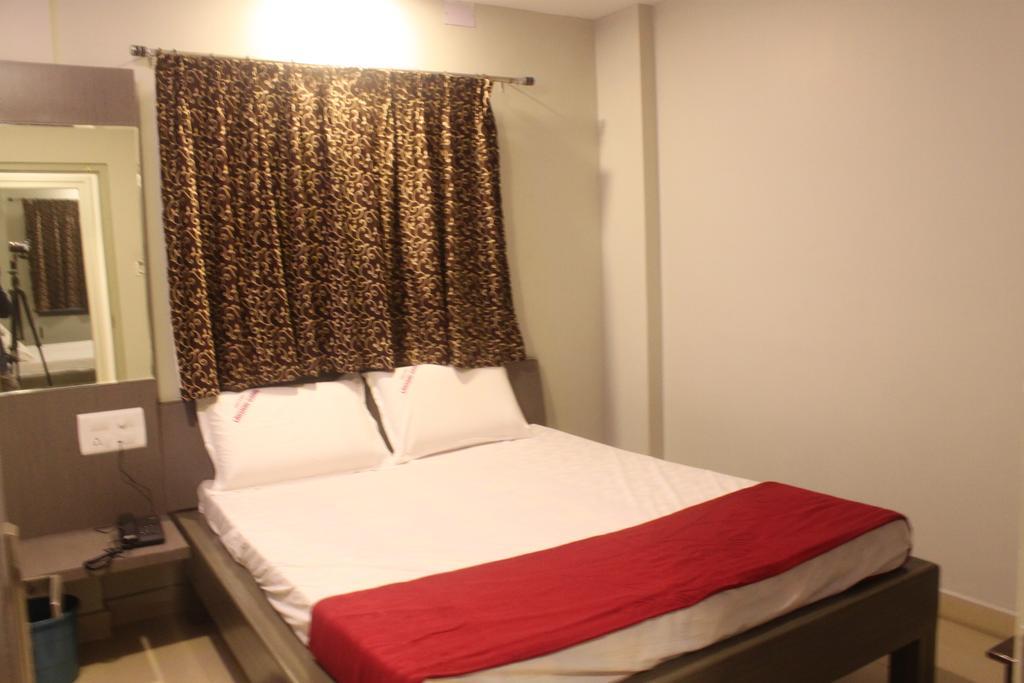 Hotel Lakshmi Grand Visakhapatnam Oda fotoğraf