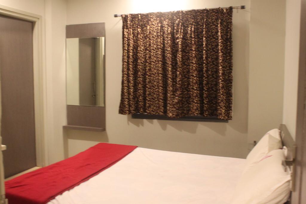 Hotel Lakshmi Grand Visakhapatnam Oda fotoğraf